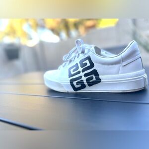 GIVENCHY Sneakers City sport in leather with tag effect 4G print size 38